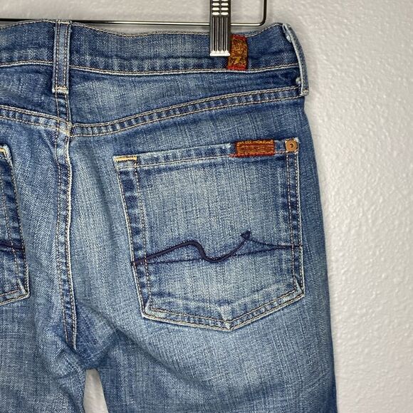 7 for all Mankind Medium Wash a distressed Cropped Capris Jeans Size 27 - Picture 5 of 9